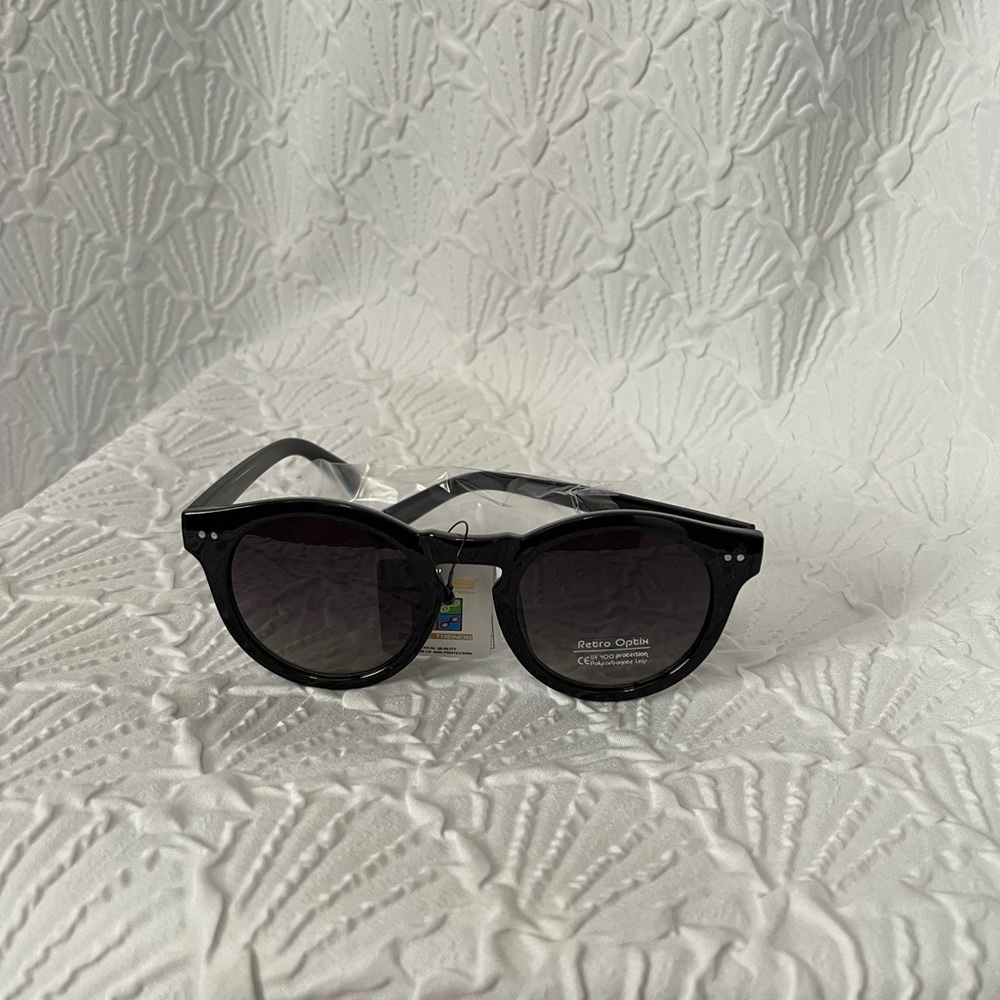 Sunglasses - Picture 3 of 3